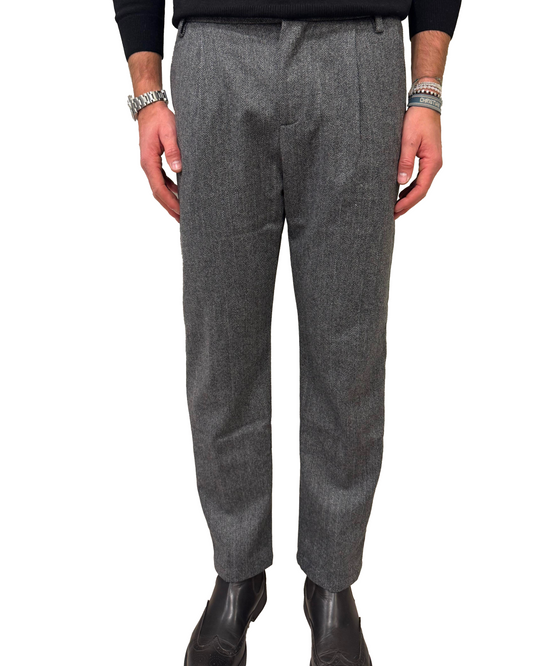 Pantaloni in lana spigati