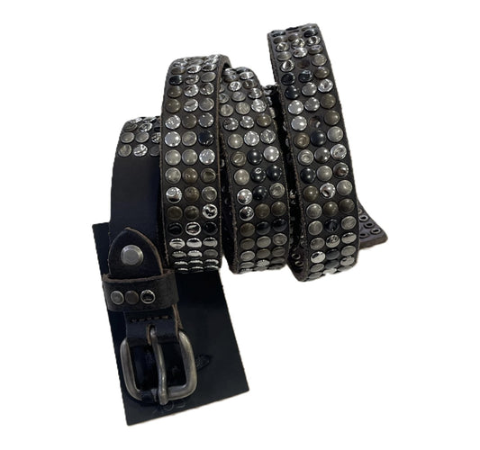 Cintura in pelle con borchie marrone