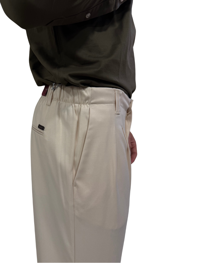 Pantalone con pence dal taglio sartoriale squad